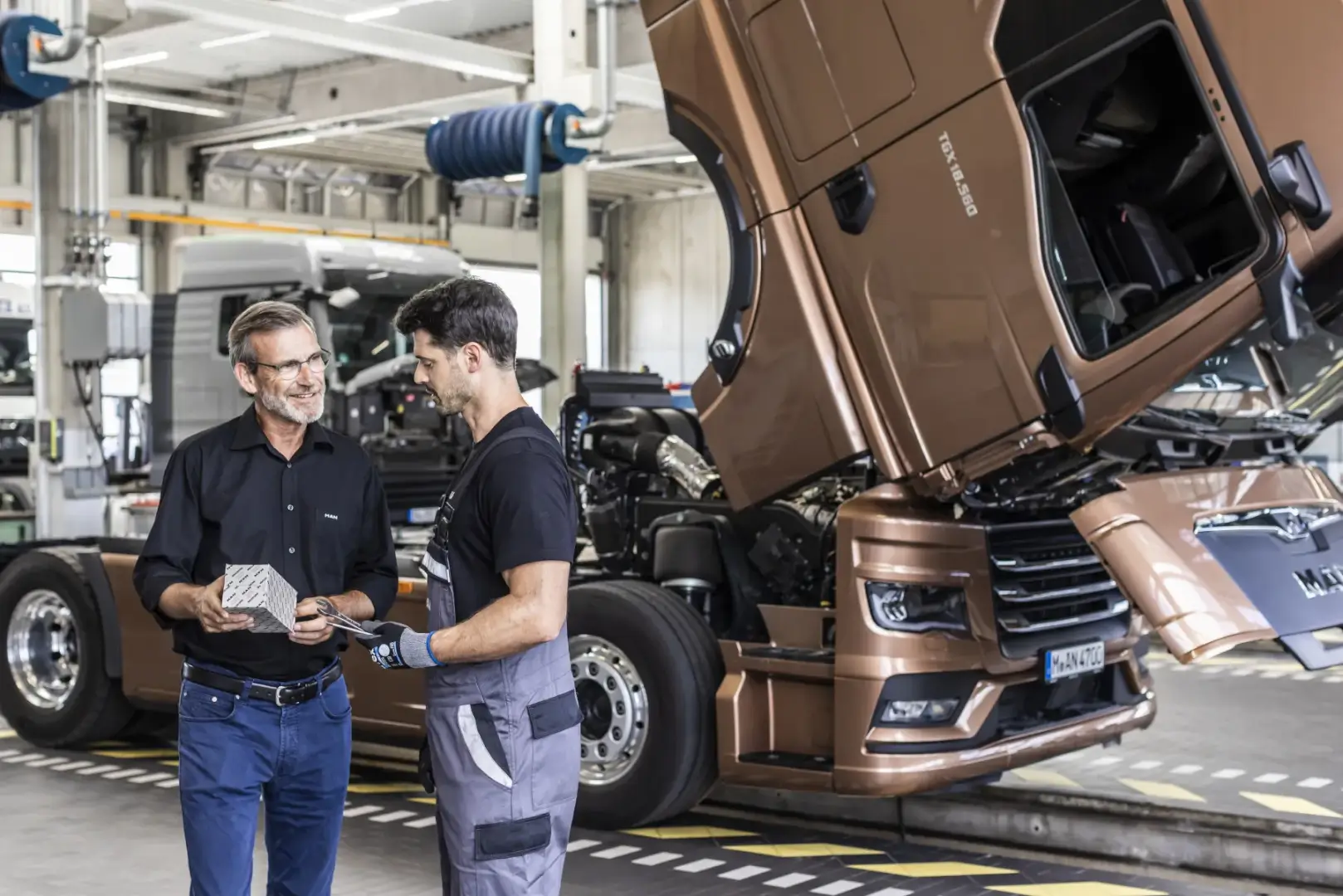 MAN mechanics in the workshop